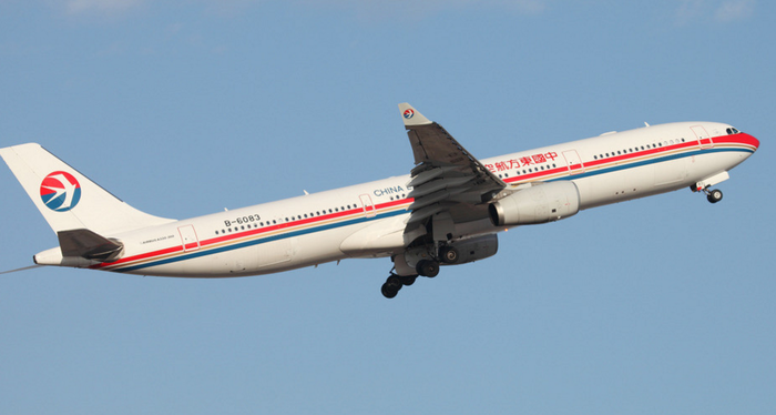 东航香港往返布拉格,连税1600元起