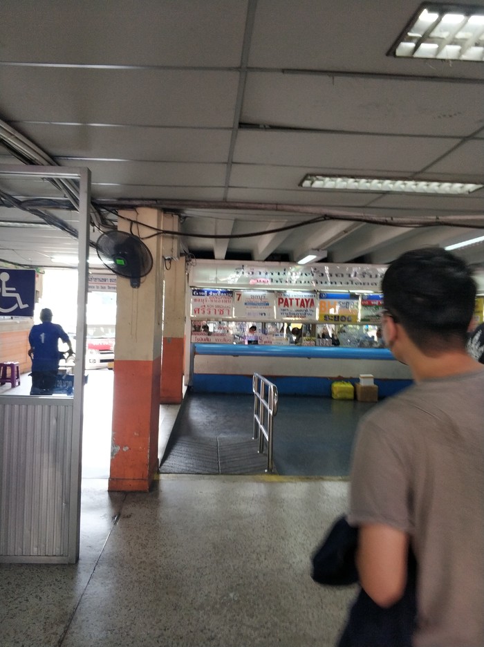 3.曼谷青旅被偷钱 2000人民币200港币现金