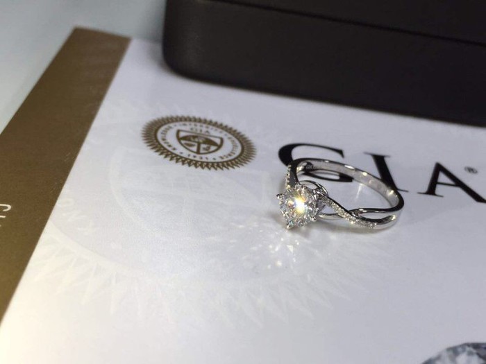 买钻石戒指推荐哪家店的 163209bb3b9u839ah3au9v.jpg-700