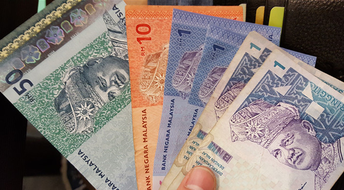 人民币:马币=1:1.5,感觉马币好花哨呢~ 我们的国外第一餐