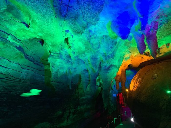 地址:重庆南岸区黄桷垭金竹石院子老龙洞景区如何到达:公交383路至老